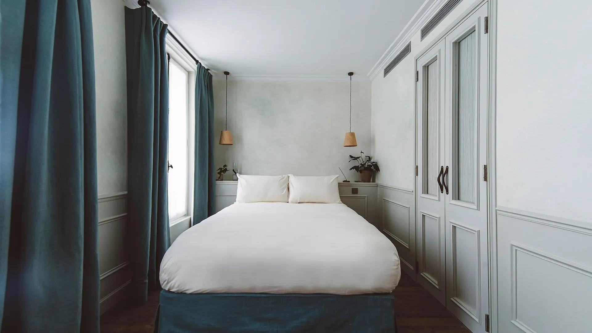Hoy Paris - Yoga Hotel 4*,
